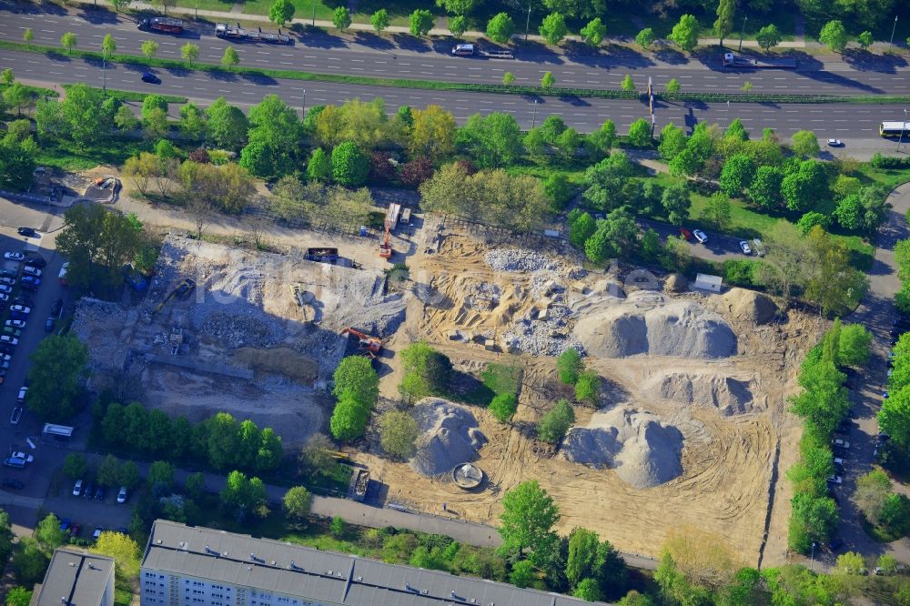 Berlin aus der Vogelperspektive: Baustelle des Einkaufszentrums Kalinka im Wohngebiet Gensinger Viertel im Ortsteil Friedrichsfelde im Bezirk Lichtenberg in Berlin