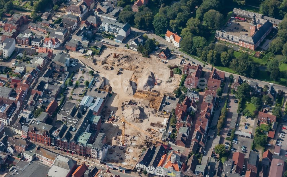 Husum von oben - Baustelle für das Einkaufzentrum THEO Shopping-Center in Husum im Bundesland Schleswig-Holstein, Deutschland