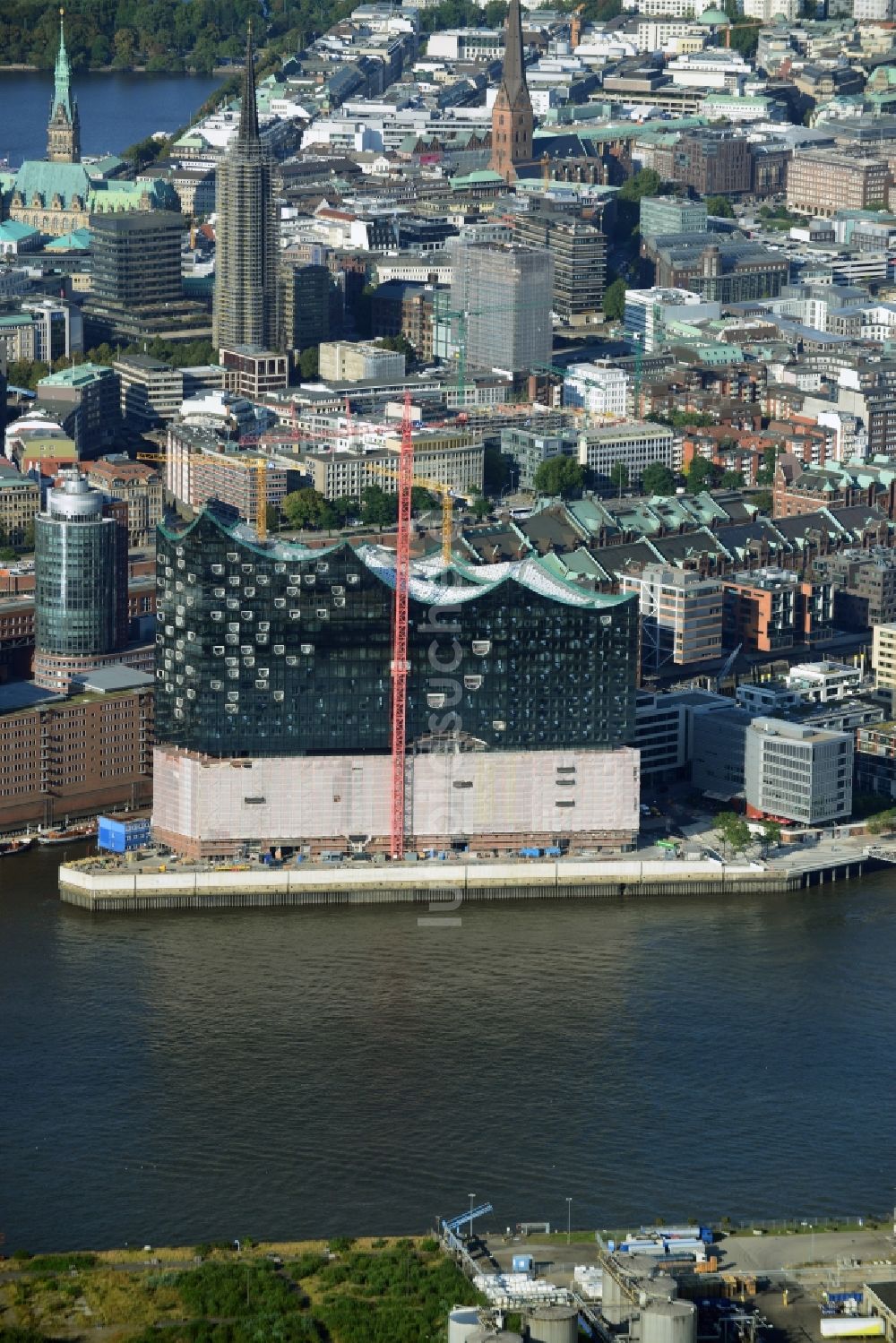 Luftbild Hamburg - Baustelle der Elb-Philharmonie am Ufer der Elbe in der Speicherstadt von Hamburg