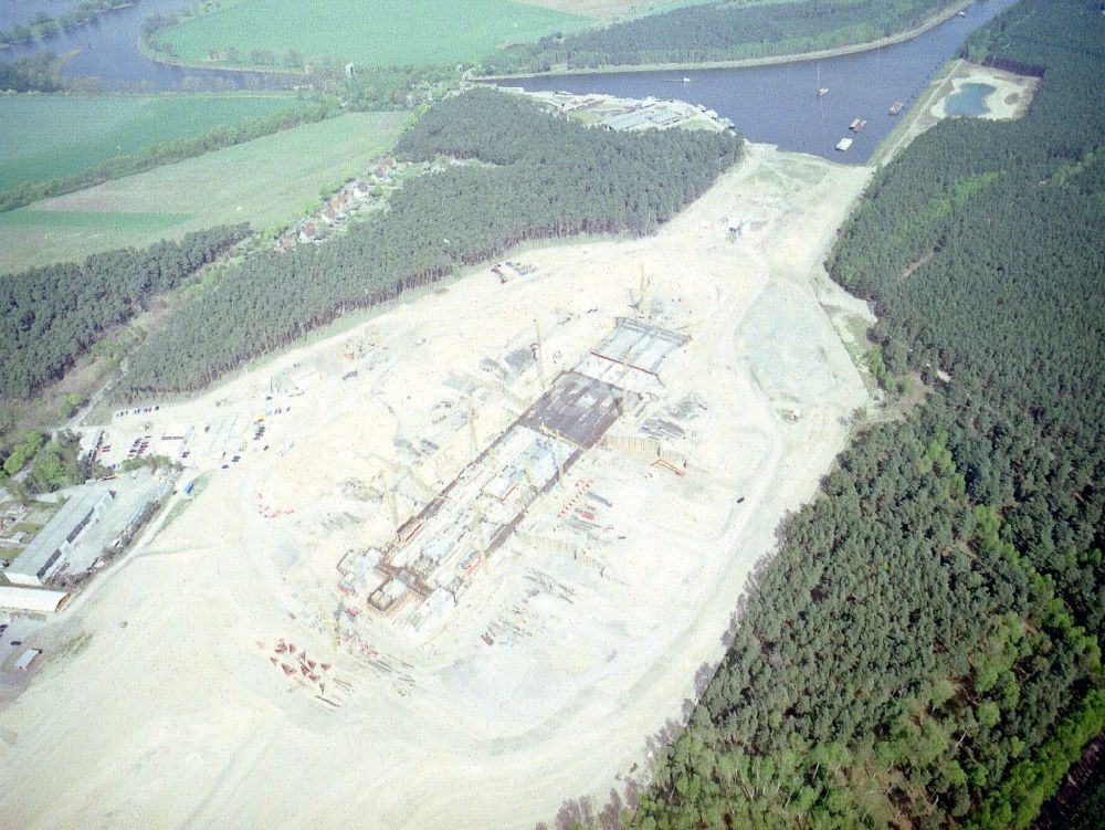 Niegripp aus der Vogelperspektive: Baustelle am Elbe - Havel - Kanal vor der Schleuse Niegripp am Wasserstraßenkreuz Magdeburg.