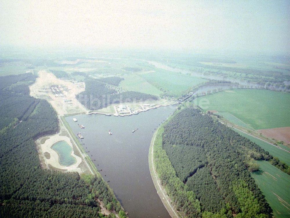 Luftaufnahme Niegripp - Baustelle am Elbe - Havel - Kanal vor der Schleuse Niegripp am Wasserstraßenkreuz Magdeburg.