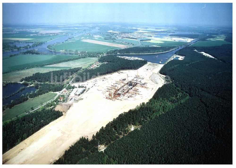 Luftaufnahme Niegripp - Baustelle am Elbe - Havel - Kanal vor der Schleuse Niegripp am Wasserstraßenkreuz Magdeburg.