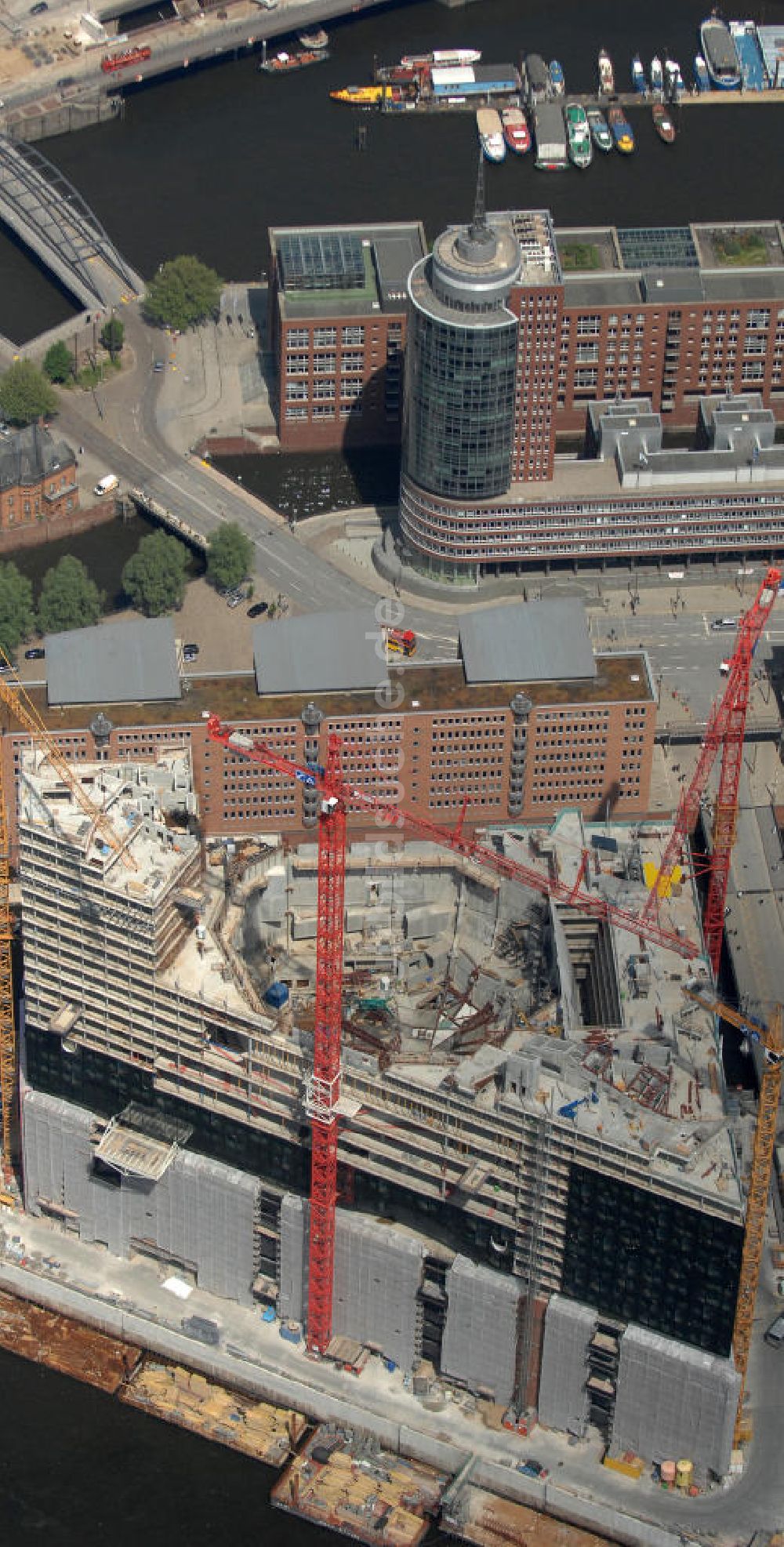 Hamburg aus der Vogelperspektive: Baustelle der Elbphilharmonie Hamburg