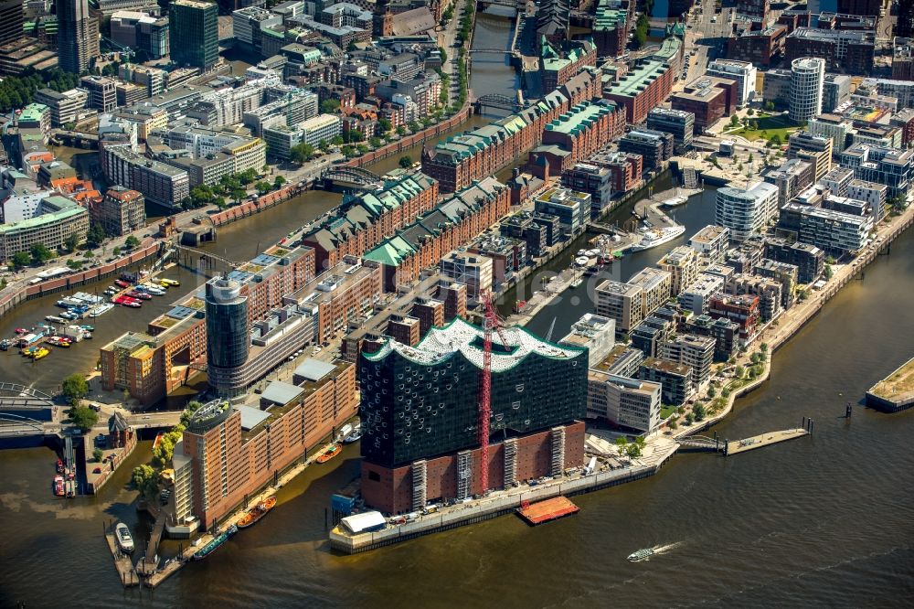 Hamburg aus der Vogelperspektive: Baustelle der Elbphilharmonie in Hamburg