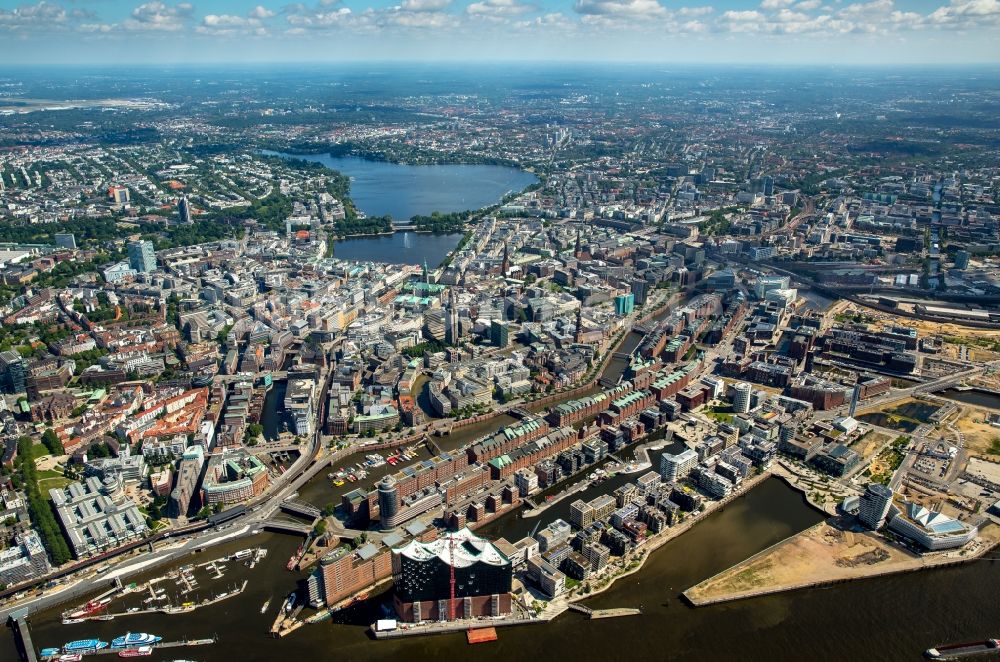 Hamburg aus der Vogelperspektive: Baustelle der Elbphilharmonie in Hamburg