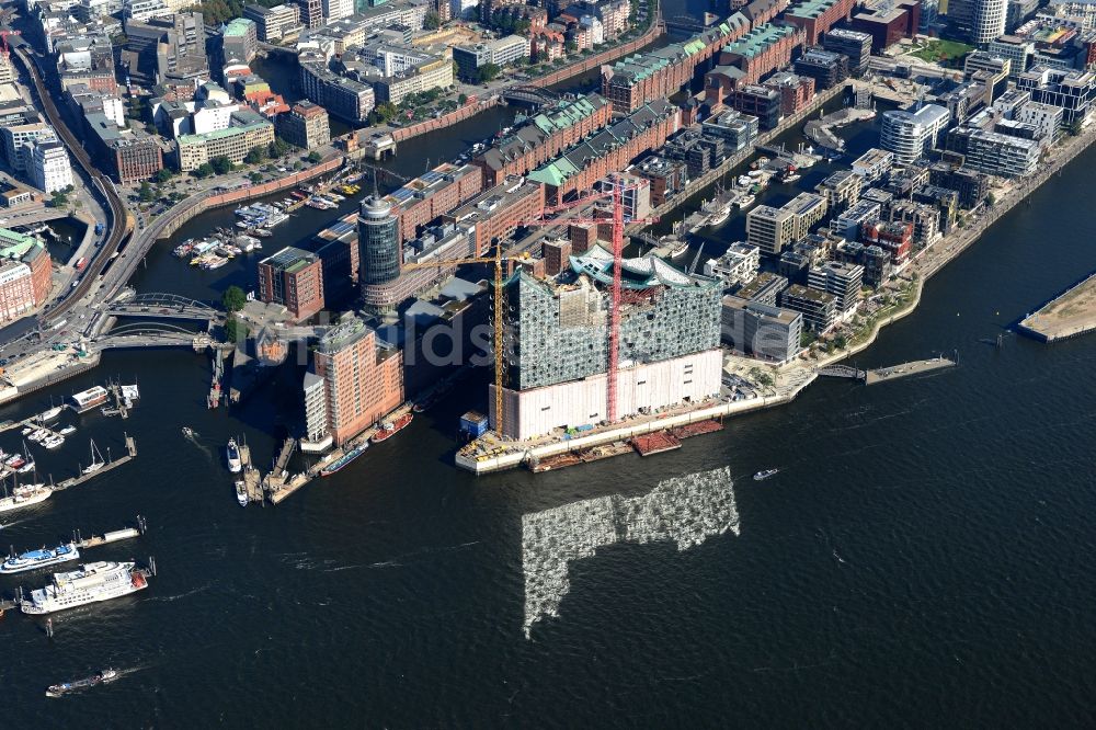 Hamburg aus der Vogelperspektive: Baustelle der Elbphilharmonie in Hamburg