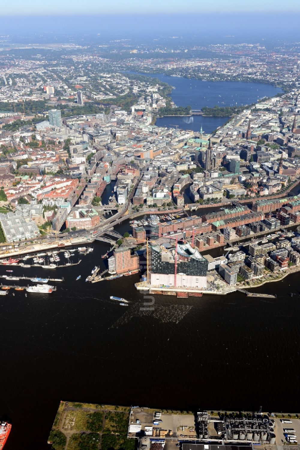 Luftaufnahme Hamburg - Baustelle der Elbphilharmonie in Hamburg