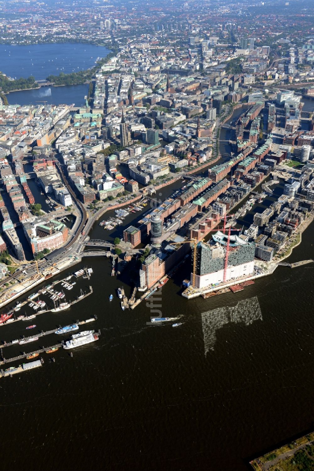 Hamburg von oben - Baustelle der Elbphilharmonie in Hamburg