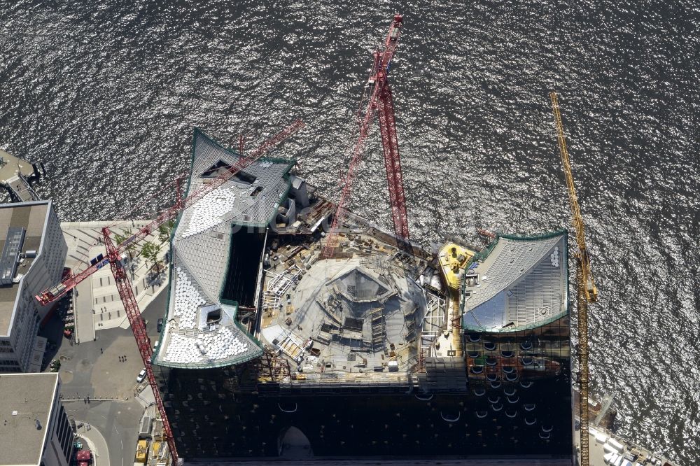 Hamburg aus der Vogelperspektive: Baustelle der Elbphilharmonie in Hamburg