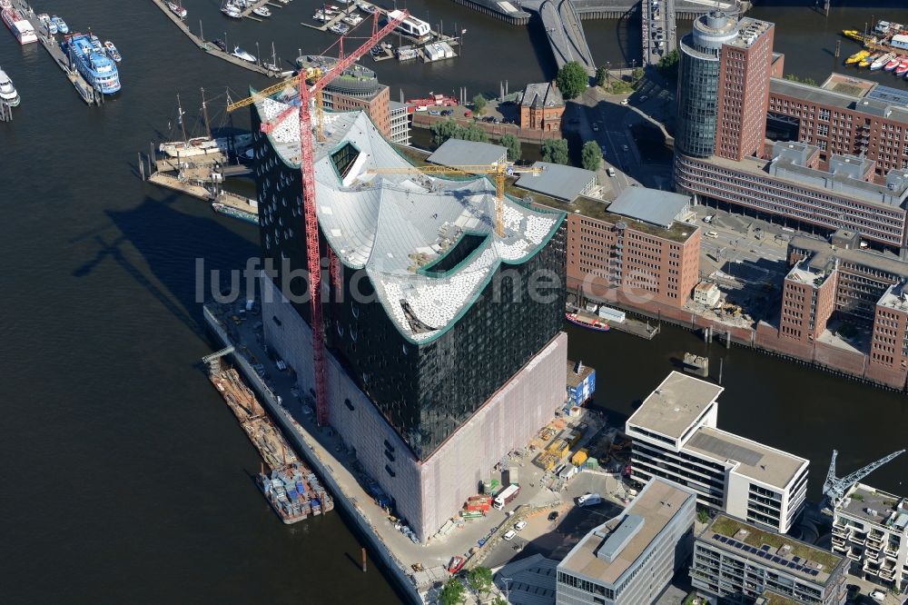 Hamburg aus der Vogelperspektive: Baustelle der Elbphilharmonie in Hamburg