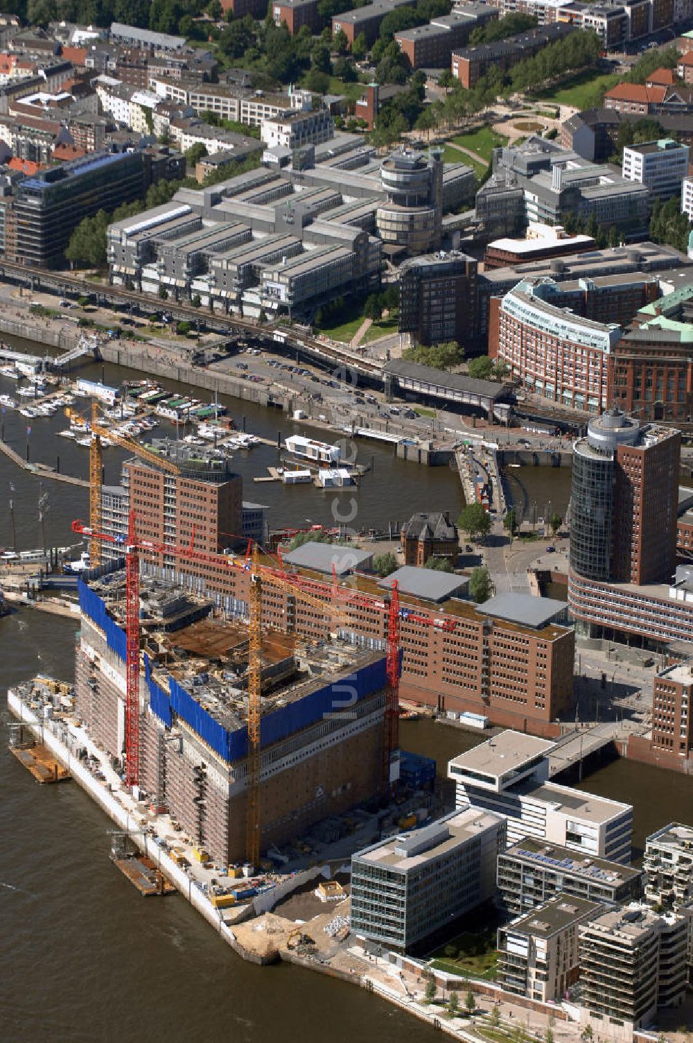 Hamburg aus der Vogelperspektive: Baustelle Elbphilharmonie auf dem Kaispeicher A in der HafenCity Hamburg