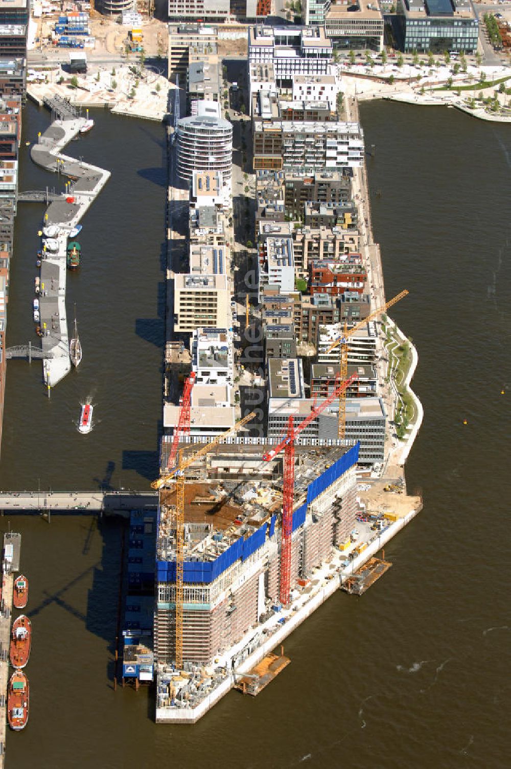 Luftbild Hamburg - Baustelle Elbphilharmonie auf dem Kaispeicher A in der HafenCity Hamburg