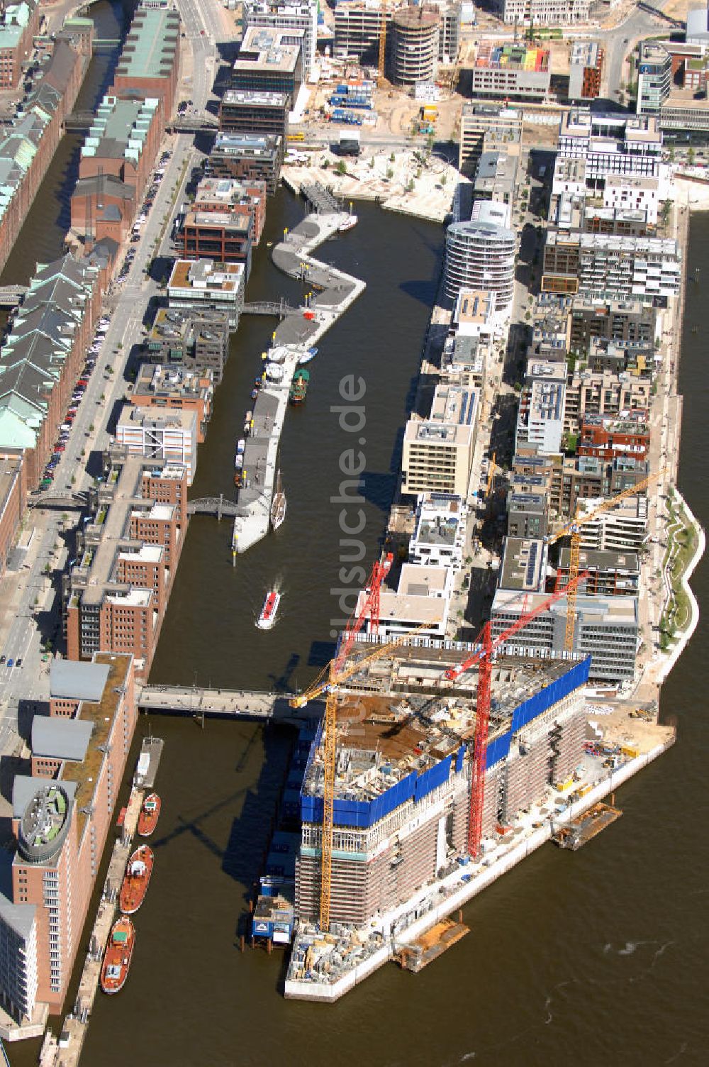 Hamburg von oben - Baustelle Elbphilharmonie auf dem Kaispeicher A in der HafenCity Hamburg