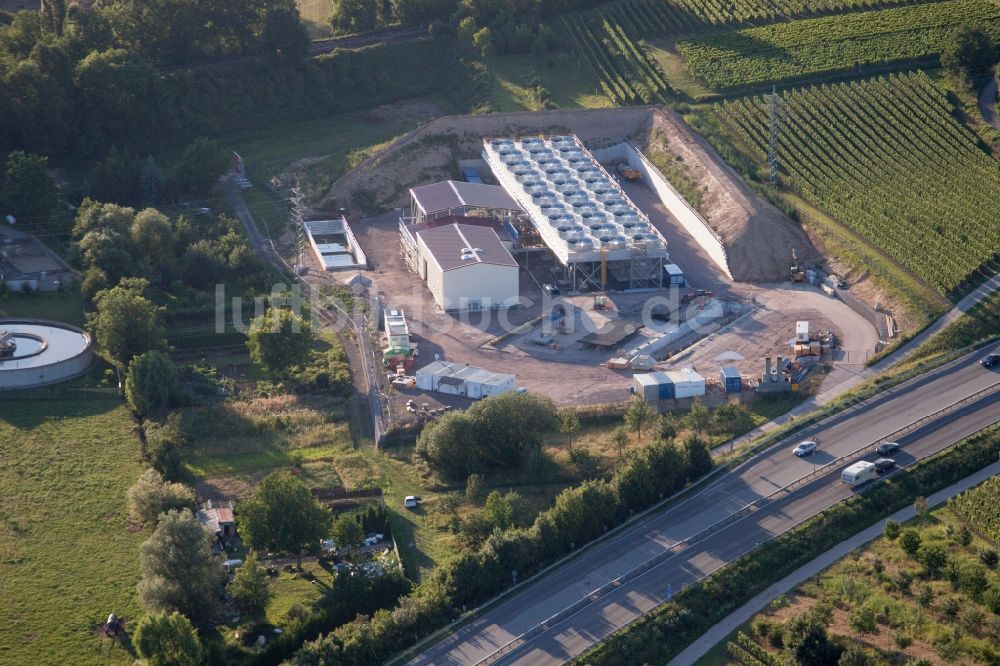 Insheim von oben - Baustelle des Erdwärmekraftwerkes Geothermie an der A65 in Insheim im Bundesland Rheinland-Pfalz