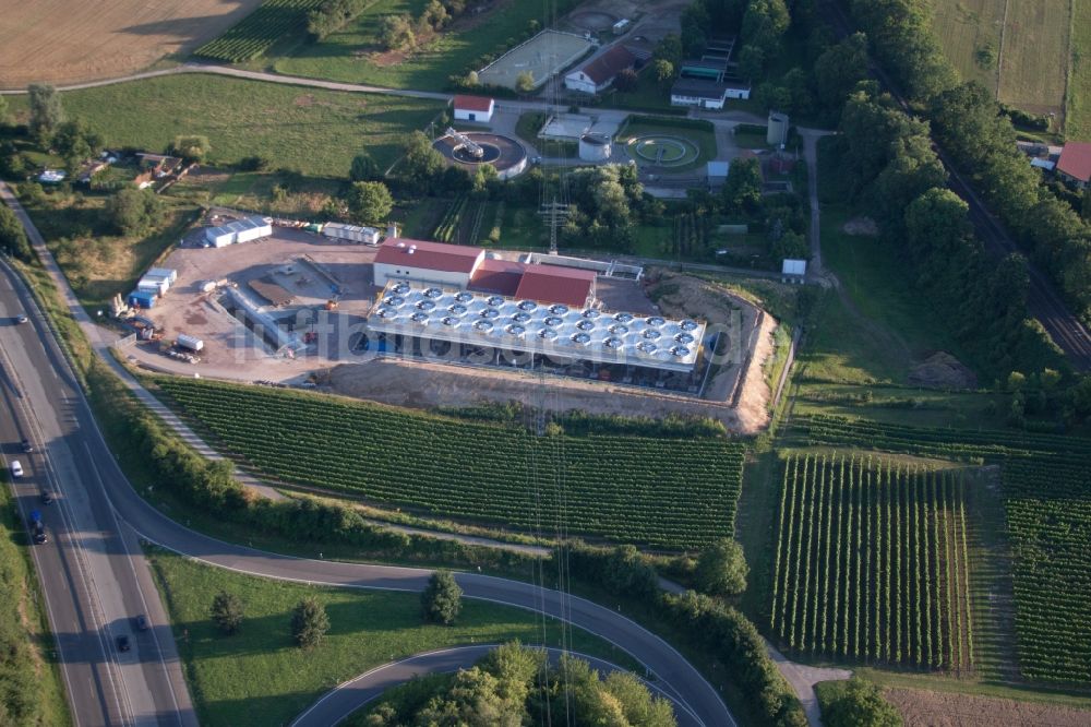 Insheim aus der Vogelperspektive: Baustelle des Erdwärmekraftwerkes Geothermie an der A65 in Insheim im Bundesland Rheinland-Pfalz