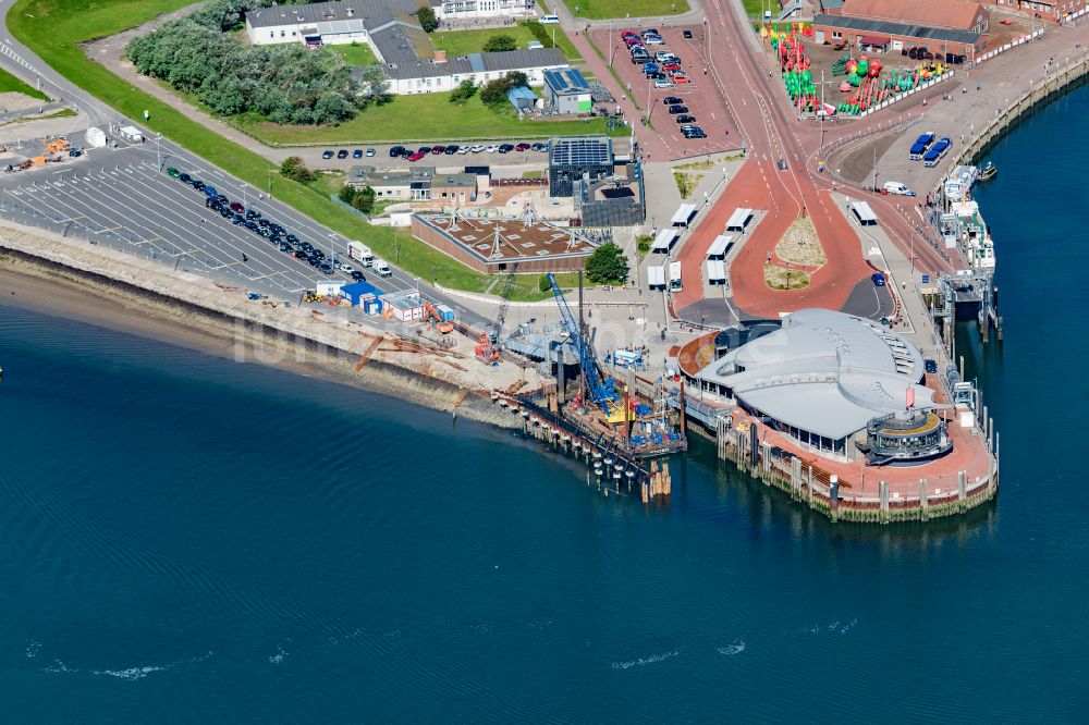 Norderney aus der Vogelperspektive: Baustelle Erneuerung der Südmole im Hafen von Norderney im Bundesland Niedersachsen, Deutschland