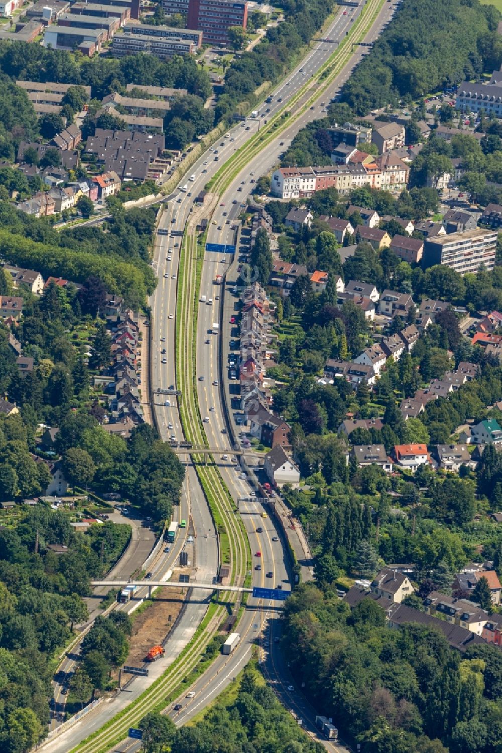 Essen von oben - Baustelle Erneuerungsarbeiten an der BAB Autobahn A40 in Essen im Bundesland Nordrhein-Westfalen