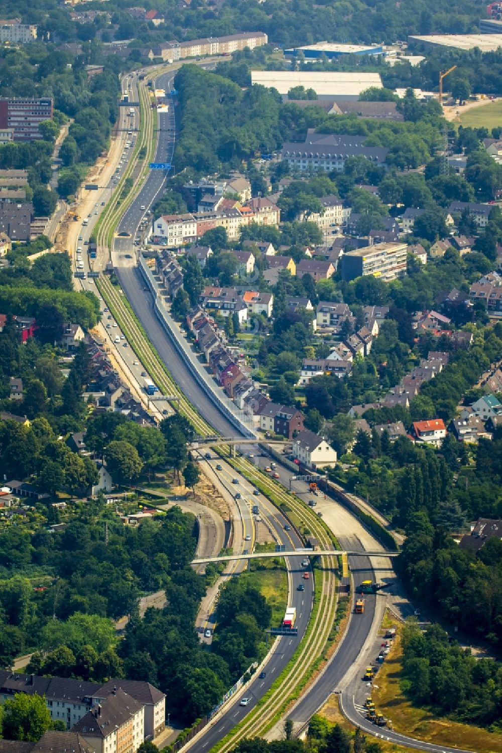 Luftaufnahme Essen - Baustelle Erneuerungsarbeiten an der BAB Autobahn A40 in Essen im Bundesland Nordrhein-Westfalen