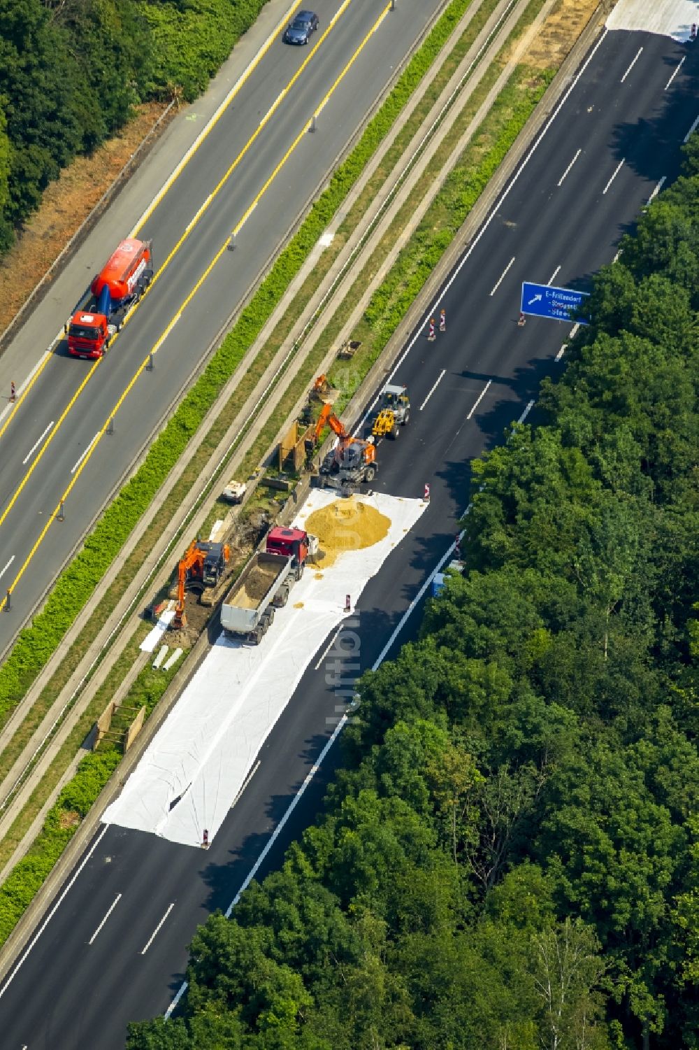 Essen aus der Vogelperspektive: Baustelle Erneuerungsarbeiten an der BAB Autobahn A40 in Essen im Bundesland Nordrhein-Westfalen