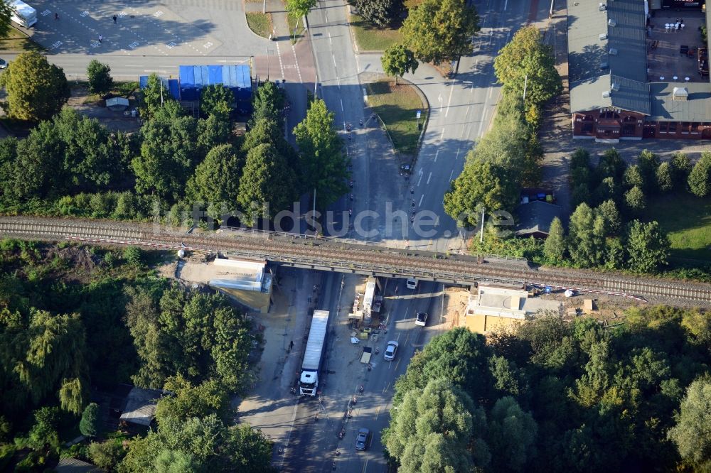 Luftaufnahme Hamburg - Baustelle Ersatzneubau der Peutebahnbrücke in Hamburg-Mitte / Veddel