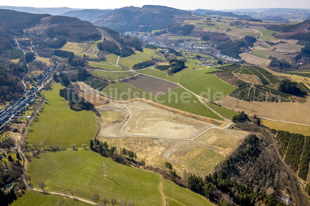 Bestwig aus der Vogelperspektive: Baustelle mit Erschließungs - und Aufschüttungs- Arbeiten in Bestwig im Bundesland Nordrhein-Westfalen, Deutschland