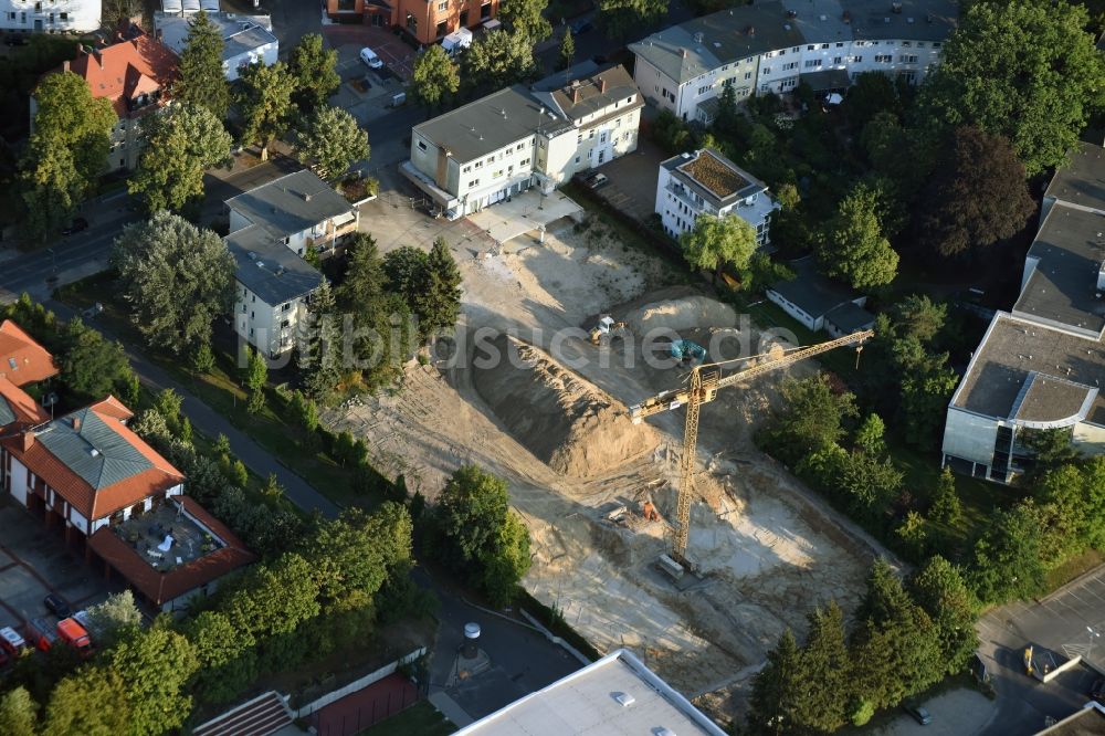 Luftbild Berlin - Baustelle mit Erschließungs - und Aufschüttungs- Arbeiten in der Charlottenburger Straße in Berlin