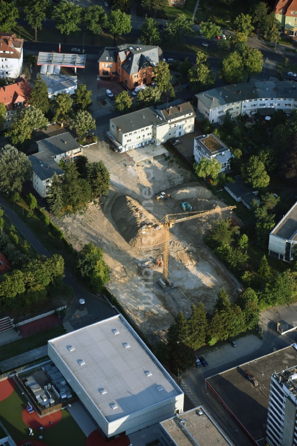 Berlin von oben - Baustelle mit Erschließungs - und Aufschüttungs- Arbeiten in der Charlottenburger Straße in Berlin