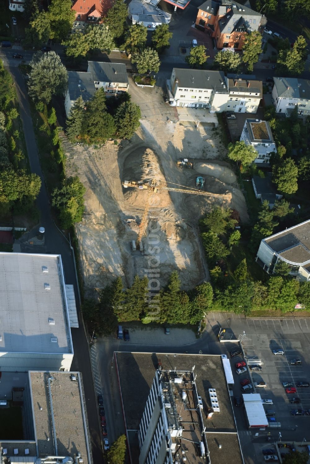 Berlin aus der Vogelperspektive: Baustelle mit Erschließungs - und Aufschüttungs- Arbeiten in der Charlottenburger Straße in Berlin