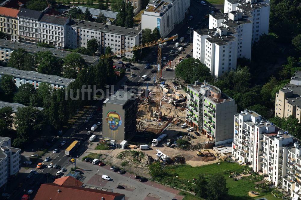 Berlin aus der Vogelperspektive: Baustelle mit Erschließungs - und Aufschüttungs- Arbeiten der Conex GmbH in Berlin