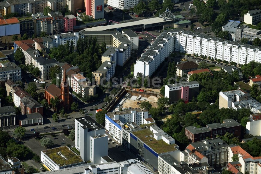 Berlin aus der Vogelperspektive: Baustelle mit Erschließungs - und Aufschüttungs- Arbeiten in der Else-Lasker-Schüler-Straße in Berlin