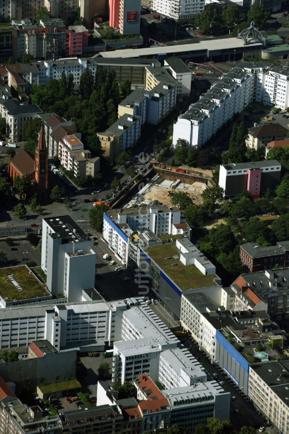 Luftbild Berlin - Baustelle mit Erschließungs - und Aufschüttungs- Arbeiten in der Else-Lasker-Schüler-Straße in Berlin