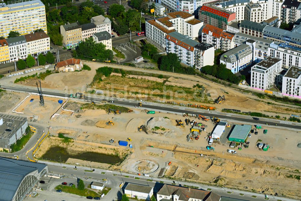 Leipzig aus der Vogelperspektive: Baustelle mit Erschließungs - und Aufschüttungs- Arbeiten entlang der Güterstraße in Leipzig im Bundesland Sachsen, Deutschland