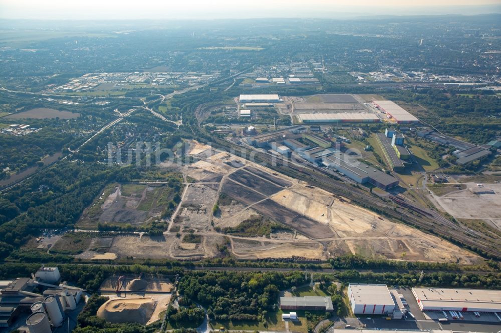 Dortmund aus der Vogelperspektive: Baustelle mit Erschließungs - und Aufschüttungs- Arbeiten auf dem Gelände des ehemaligen Hoeschgeländes in Dortmund im Bundesland Nordrhein-Westfalen