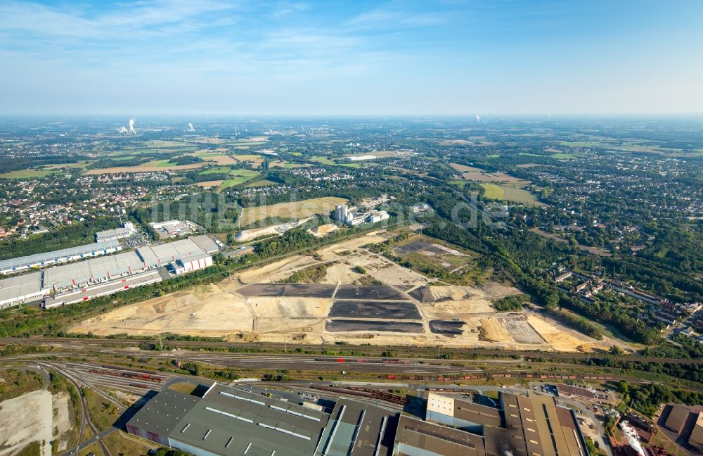 Dortmund aus der Vogelperspektive: Baustelle mit Erschließungs - und Aufschüttungs- Arbeiten auf dem Gelände des ehemaligen Hoeschgeländes in Dortmund im Bundesland Nordrhein-Westfalen