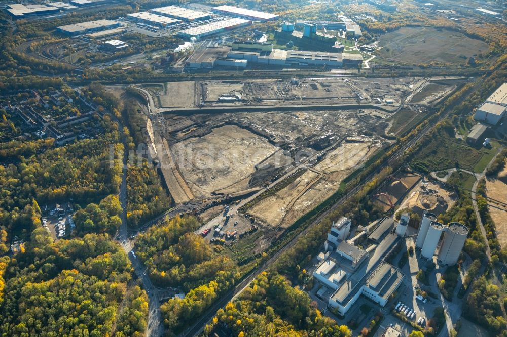 Dortmund von oben - Baustelle mit Erschließungs - und Aufschüttungs- Arbeiten auf dem Gelände des ehemaligen Hoeschgeländes in Dortmund im Bundesland Nordrhein-Westfalen