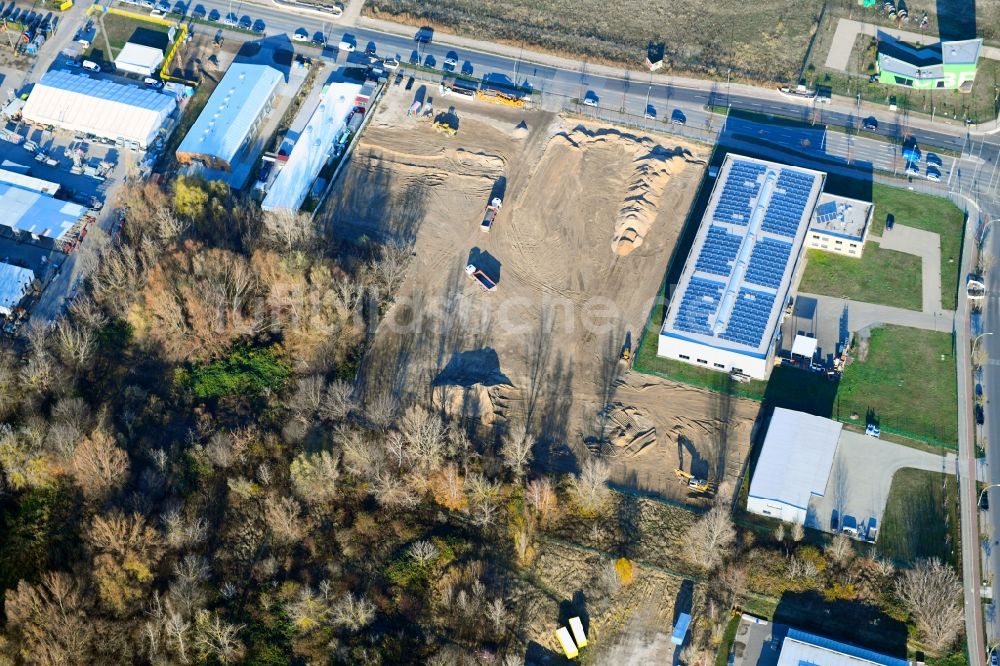 Luftbild Berlin - Baustelle mit Erschließungs - und Aufschüttungs- Arbeiten Gewerbegebiet an der Bitterfelder Straße im Ortsteil Marzahn in Berlin, Deutschland