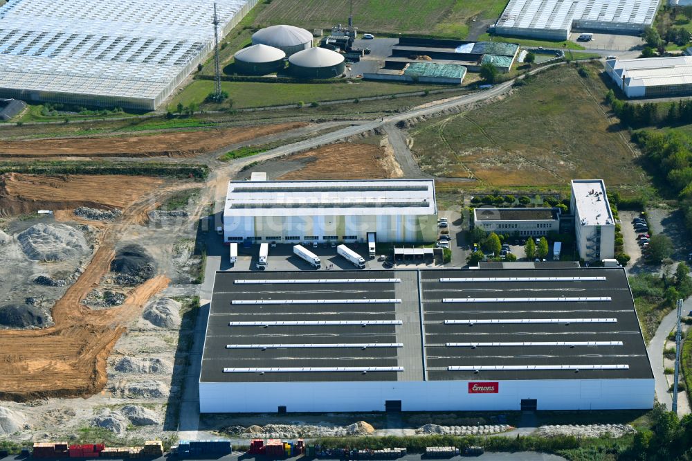 Thiendorf aus der Vogelperspektive: Baustelle mit Erschließungs - und Aufschüttungs- Arbeiten im Gewerbegebiet in Thiendorf im Bundesland Sachsen, Deutschland