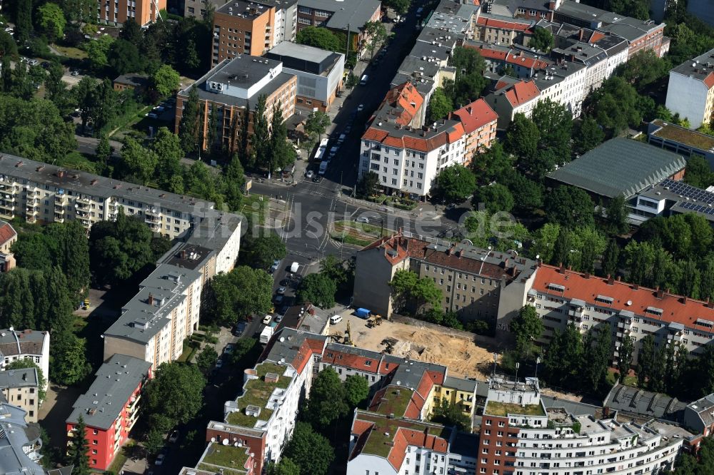 Luftaufnahme Berlin - Baustelle mit Erschließungs - und Aufschüttungs- Arbeiten an der Koloniestraße 11 im Stadtteil Wedding in Berlin