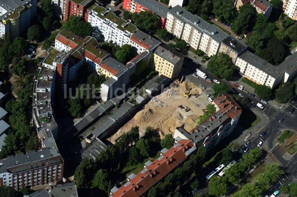 Luftaufnahme Berlin - Baustelle mit Erschließungs - und Aufschüttungs- Arbeiten an der Koloniestraße 11 im Stadtteil Wedding in Berlin