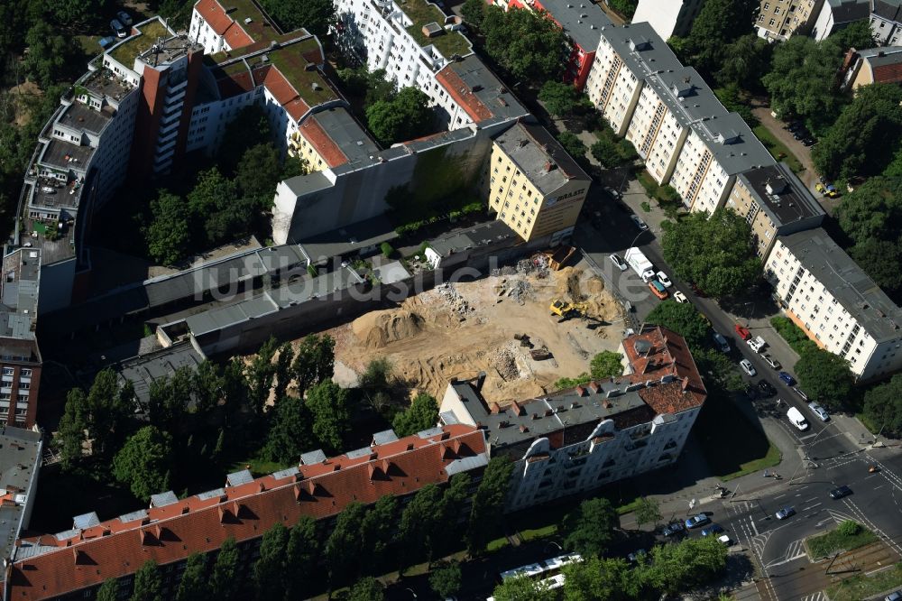 Berlin von oben - Baustelle mit Erschließungs - und Aufschüttungs- Arbeiten an der Koloniestraße 11 im Stadtteil Wedding in Berlin