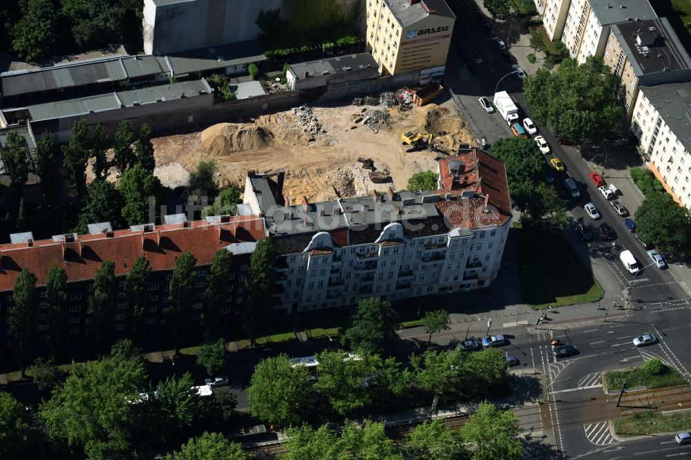 Luftbild Berlin - Baustelle mit Erschließungs - und Aufschüttungs- Arbeiten an der Koloniestraße 11 im Stadtteil Wedding in Berlin