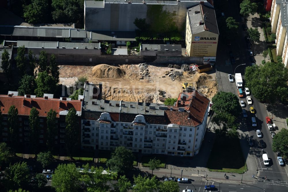 Luftaufnahme Berlin - Baustelle mit Erschließungs - und Aufschüttungs- Arbeiten an der Koloniestraße 11 im Stadtteil Wedding in Berlin