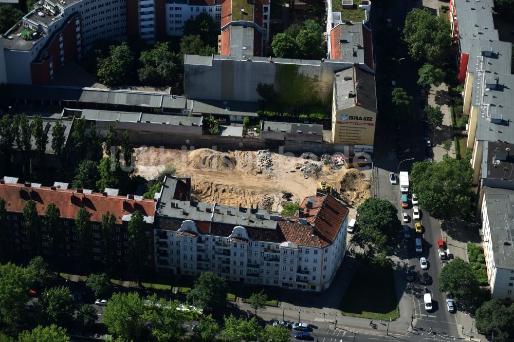 Berlin von oben - Baustelle mit Erschließungs - und Aufschüttungs- Arbeiten an der Koloniestraße 11 im Stadtteil Wedding in Berlin