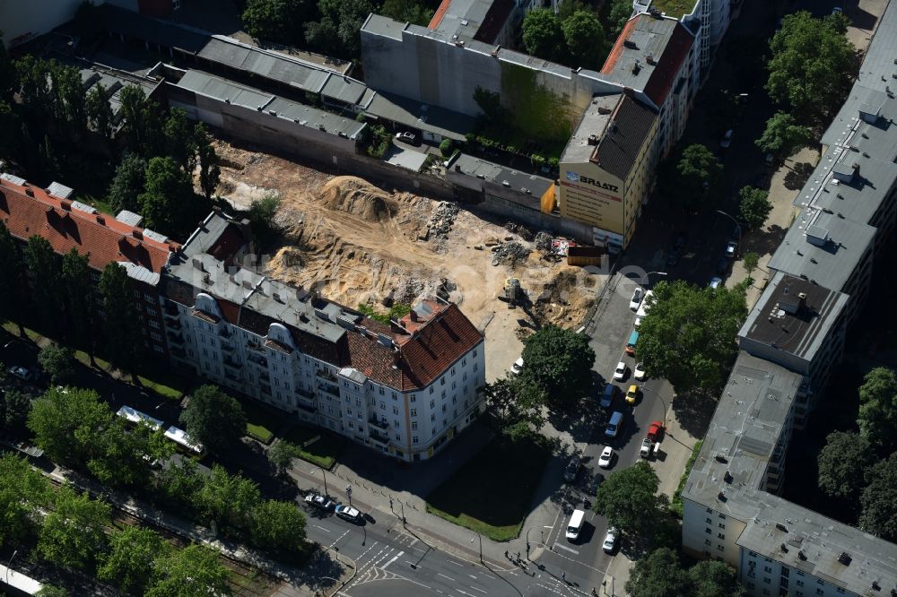 Berlin aus der Vogelperspektive: Baustelle mit Erschließungs - und Aufschüttungs- Arbeiten an der Koloniestraße 11 im Stadtteil Wedding in Berlin