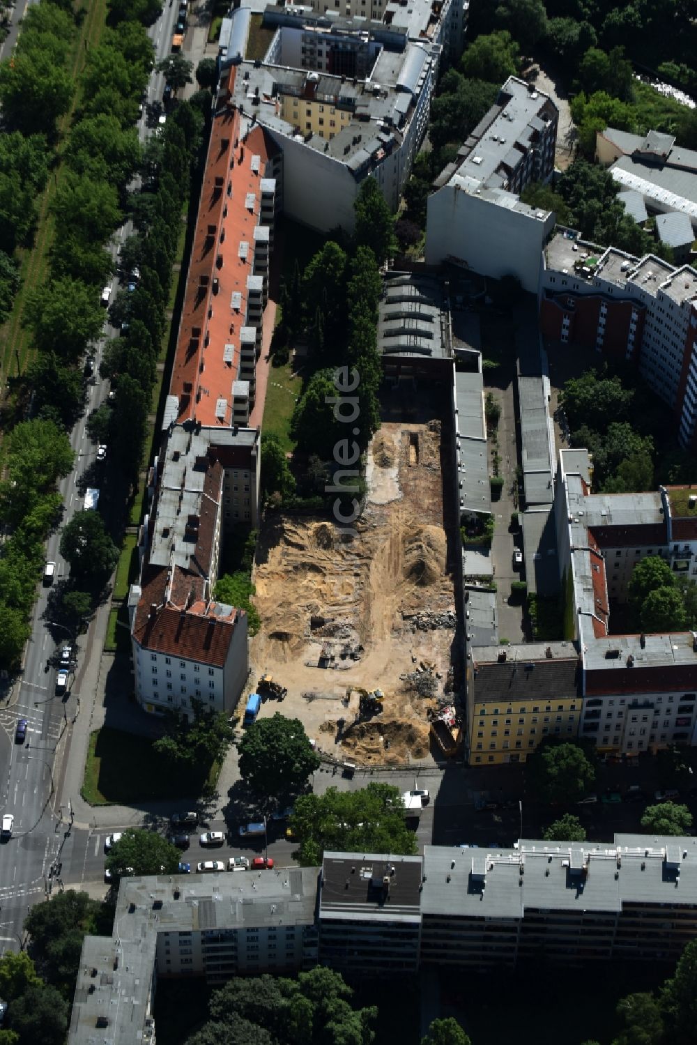 Berlin von oben - Baustelle mit Erschließungs - und Aufschüttungs- Arbeiten an der Koloniestraße 11 im Stadtteil Wedding in Berlin