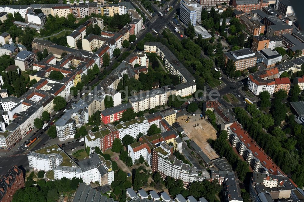 Luftaufnahme Berlin - Baustelle mit Erschließungs - und Aufschüttungs- Arbeiten an der Koloniestraße 11 im Stadtteil Wedding in Berlin