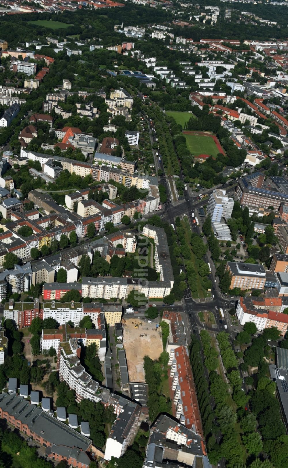 Luftbild Berlin - Baustelle mit Erschließungs - und Aufschüttungs- Arbeiten an der Koloniestraße 11 im Stadtteil Wedding in Berlin