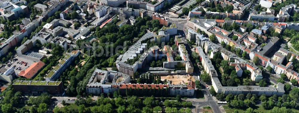 Luftbild Berlin - Baustelle mit Erschließungs - und Aufschüttungs- Arbeiten an der Koloniestraße 11 im Stadtteil Wedding in Berlin