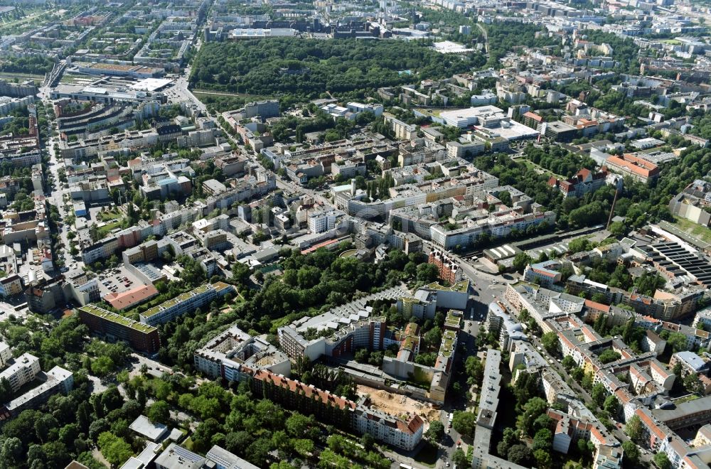 Berlin aus der Vogelperspektive: Baustelle mit Erschließungs - und Aufschüttungs- Arbeiten an der Koloniestraße 11 im Stadtteil Wedding in Berlin