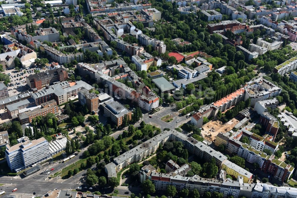 Luftbild Berlin - Baustelle mit Erschließungs - und Aufschüttungs- Arbeiten an der Koloniestraße 11 im Stadtteil Wedding in Berlin